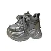 Tênis dad shoes femininos de sola grossa, versáteis e estilosos, tênis esportivos respiráveis, tênis de corrida retrô, que aumentam a altura, outono de 2026, leves e casuais