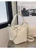 Bolsa Balde Portátil Transfronteiriça 2025 Novo Design de Nicho Bolsa de Ombro Versátil Bolsa Transversal Cesto de Legumes Bolsa Feminina