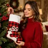 Calcetín de Navidad transfronterizo bolsa de regalo de dulces toalla de cuadros rojos y negros colgante decorativo de calcetín de Navidad de Santa Claus
