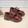 Zapatos Mary Jane de Cuero de Moda Versátiles para Niñas 2026 Primavera/Verano Nuevos Zapatos de Princesa para Niños con Punta Hueca y Decoración de Corazón