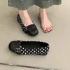 2026 Estilo Caliente Elección de Fecha Zapatos Mary Jane de Tacón Medio para Mujer Diseño de Parche de Lunares Doble Hebilla Zapato de Boca Baja Suave