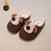 Zapatos de algodón para niños, nuevos de invierno para niñas, dibujos animados lindos, zapatos de exterior con pelo, versátiles, a la moda, con felpa, zapatos tipo Birkenstock para niña