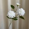 [Material de flor blanca] Arreglo floral de hortensia, rosa, flor de pasto escarchado con decoración de material de hoja de niebla de techo de pasto, flor de simulación para boda