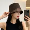 Chapéu de pescador novo simples com retalhos listrados de outono e inverno coreano para mulheres, moderno e versátil, chapéu bucket de viagem estilo irregular