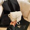 Moda Otoño/Invierno 2026 Nueva Mini Bolso Silla Tachonado Punk Trendy Fresco Bolso Cruzado para Chicas Accesorios Billetera para Monedas