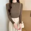 Suéter de punto de manga larga ajustado con cuello medio alto fino de primavera y otoño, suéter interior corto ajustado de otoño e invierno, camisa de fondo para mujer