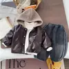 Conjunto de Roupas de Couro com Plus Veludo para Meninos Outono e Inverno Novo Estiloso Bebê Crianças Bebê Menino Roupas de Inverno Conjunto de Três Peças Espesso Quente