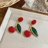 Pendientes Colgantes Redondos de Cereza con Goteo de Aceite Estilo Europeo y Americano de Gama Alta con un Diseño Único, Pendientes Retro de Nicho, Accesorios para Orejas Versátiles y Elegantes