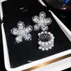 Súper Brillantes~ Pinzas para Orejas de Flor de Zirconia y Perla para Mujeres Sin Perforaciones, Puños de Oreja de Lujo Ligero y de Alta Gama, Pendientes de Estilo Minimalista Exquisito