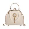 Bolsa de Diseño de Nicho de Comercio Exterior para Mujer 2025 Nueva Bolso de Mano con Cierre de Perlas Bolso de Noche Estilo Barroco Bolso Cruzado de Concha