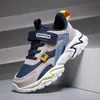 Nuevo estilo de zapatillas deportivas para niños medianos y grandes, parte superior de malla ligera, adecuado para estudiantes de primaria y niños que corren, suela suave, transpirable.