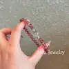[Nieve Reflejante de Luz Cristalina] Pulsera de Cristal de Fresa Natural, Estilo Femenino, Amuleto de la Suerte, Pulsera de Cristal Blanco, Ligera y Lujosa, Joyería de Alta Gama
