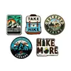Broche Serie de Viajes de Aventura Creativa Paisaje de Dibujos Animados Bosque Insignia de Metal Accesorios Decoraciones para Ropa Venta al por Mayor en Stock