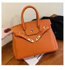 Estilo explosivo de moda transfronteiriça bolsa grande de mão feminina 2026 nova bolsa vermelha de casamento da moda bolsa tote transversal de grande capacidade