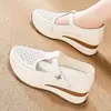 Sapatos Femininos Não Cansativos Sapatos de Couro Vazados 2026 Verão Novo Velcro Casual Salto Plataforma Solado Grosso Sapatos Femininos para Caminhada