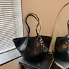 Bolsa Tote para Viajes de Mujer 2026 Nuevo Modelo de Verano Bolso de Hombro de Gama Alta Nicho Lujo Ligero Bolso de Mano de Gran Capacidad