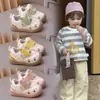 Sapatos Antiderrapantes de Aprendizagem para Crianças Pequenas 2026 Outono Sola Macia Respirável Sapatos de Couro para Meninas Sapatos de Bebê Sapatos Esportivos Casuais