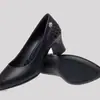Zapatos de trabajo versátiles de cuero suave, zapatos de tacón medio sencillos para mujer, nuevo estilo otoño 2026, zapatos pequeños de cuero, punta fina, tacón grueso, boca poco profunda, zapatos de madre
