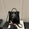 Bolsa de Ombro Transversal Casual para o Dia a Dia, Grande Capacidade, Nova, Tendência 2026, Plissada, Vertical, Cor Sólida, para Mulheres