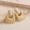 Brincos de Círculo Metalizado Torcido com Agulha de Aço Inoxidável Brincos de Design Simples e Modernos Novos Brincos Minimalistas de Luxo Leve