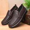 Sapatos Casuais de Couro Masculinos para Primavera e Verão Sapatos Impermeáveis e à Prova de Óleo Solado Macio Sapatos de Trabalho Antiderrapantes Sapatos de Couro para Trabalho em Hotel Furos Masculinos