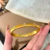 Pulseira Dourada Estilo Vintage com Fecho Estrela Dourada, Transmitida ao Vivo, Pulseira Dourada de Luxo Leve Estilo Céu Estrelado com Acabamento Escovado e Cravejada com Diamantes, com Alta Retenção de Cor