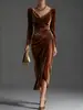 Moda Femenina Transfronteriza Europea y Americana 2026 Nuevo Vestido Bodycon Sexy de Terciopelo de Manga Larga Ajustado Fruncido con Abertura Larga