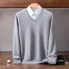 Nueva colección de otoño para hombre: Suéter de punto de cachemira con cuello en V, capa base casual de negocios de manga larga, top de lana versátil para usar en capas