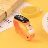 Pulseira de desenho animado de explosão quente de fábrica, relógio eletrônico de boneca LED, relógio de pulso à prova d'água com toque para meninos e meninas, atacado