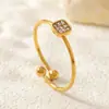 Nuevo Anillo de Acero de Titanio con Acabado de Alta Gama, Anillo de Lujo Ligero, Venta al por Mayor de una Sola Pieza, Anillo de Moda Versátil para Mujeres, Venta al por Mayor de Anillo para Dedo Índice