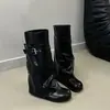 Botas da moda com fivela nova para mulheres, versáteis para figuras baixinhas, botas longas de sola grossa para primavera e outono 2026