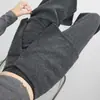 Calça flare feminina forrada com fleece, espessa, de caxemira, novo estilo outono/inverno 2026, cintura alta, modeladora, design falso de duas peças, que cobre o quadril, calça flare