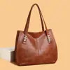 Bolsa Nova Transfronteiriça Feminina, Bolsa de Ombro Casual Simples de Grande Capacidade, Bolsa Prática Retro de Axila, Bolsa Tote Versátil de Couro Macio