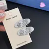 Presilha de cabelo oval de metal prateado, design minimalista de nicho estilo coreano, acessório de cabelo de presilha para franja moderno e único para mulheres