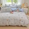 Juego de cama de cuatro piezas de algodón lavado fresco pequeño grueso para lijar funda nórdica funda de almohada ropa de cama de tres piezas para dormitorio de estudiantes