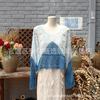 Blusa de tricô com mangas compridas, tingimento tie-dye azul, tingimento vegetal, com trama vazada, top curto, camiseta na cidade antiga de Lijiang, Dali