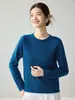 Suéter de cashmere macio, liso, de luxo leve para mulheres, com bainha enrolada, gola redonda, corte justo, mangas compridas e camada interna de tricô, perfeito para o inverno