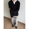 Camiseta base de manga larga para hombre, estilo universitario japonés, tejido gofrado, diseño de dos piezas falsas, cuello en V, para primavera, con un diseño elegante, versátil.