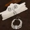 Collar y pulsera de perlas de imitación con flor de diamante francés, cadena de clavícula de nicho de moda, joyería de alta gama que combina con todo.