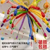 Decoración de Fiesta de Cumpleaños en Habitación Privada de Hotel Montaje de Escena con Fuegos Artificiales Dopamina Coloridos y Globos Gruesos Largos para Niños y Niñas