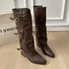 Botas de salto alto novas, estilosas e versáteis para 2026: botas de cano alto retrô, botas da moda, botas longas de salto grosso, botas de outono femininas