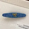 Corea del Sur Elegante Mezclilla Franela Etiqueta Dorada Lazo Letra Pasador Pinza de Pato de Alto Grado Accesorios para el Cabello para Mujer