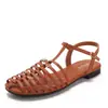 Sandalias planas de estilo europeo y americano con punta abierta para mujer, con múltiples tiras, diseño tejido y hebillas metálicas, versátiles y cómodas para las vacaciones de verano, modelo 2066-8