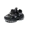 Tênis casuais de malha para meninas 2026 antiderrapantes, tênis estilo "dad shoes" infantis, tênis esportivos macios para meninos para primavera e outono, novo modelo respirável e moderno