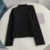 Roupa íntima moderna com botões, gola semi-alta, blusa base de malha com borda franzida, top elegante de corte justo que te deixa mais magra