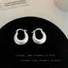 Pendientes Metálicos Minimalistas Plateados Mate para Mujer Estilo Hong Kong Retro Simples Versátiles Nicho Lujo Ligero Pendientes de Gama Alta