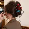 Elegante pinza de garra retro versátil, pinza de tiburón floral de lujo ligero primavera/verano, nuevo accesorio para el cabello de pinza de garra dulce y simple 2026