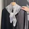 Bufanda Triangular Pequeña Exquisita con Bordado Floral Hueco para Mujer, Pañuelo Decorativo Estilo Francés Fresco y Dulce, Bufanda Delgada de Encaje