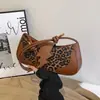 2025 Diseño Casual de Empalme, Estilo Occidental, Estampado de Leopardo de Moda, Nuevo Bolso Cuadrado Pequeño de un Hombro para Mujer Estilo Coreano