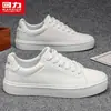 Tenis blancos de tirar para hombre, nuevo modelo clásico popular de verano 2026, zapatos casuales simples para estudiantes, zapatillas de tabla impermeables y antideslizantes